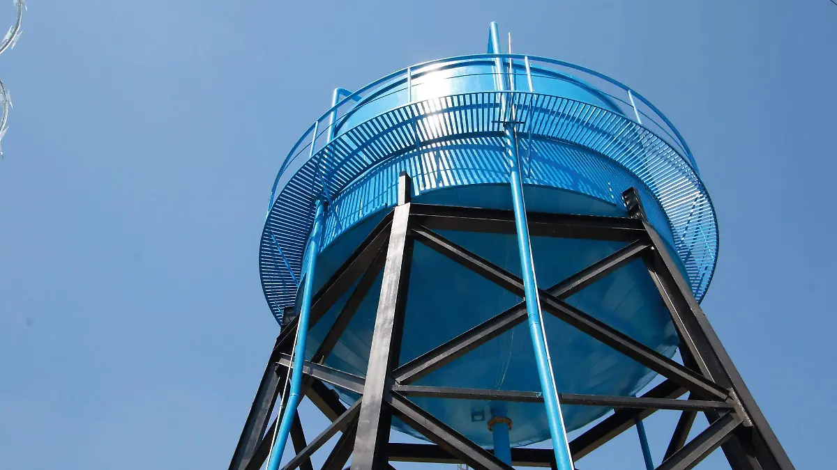 Abasto de agua en Ojo de Agua (2)