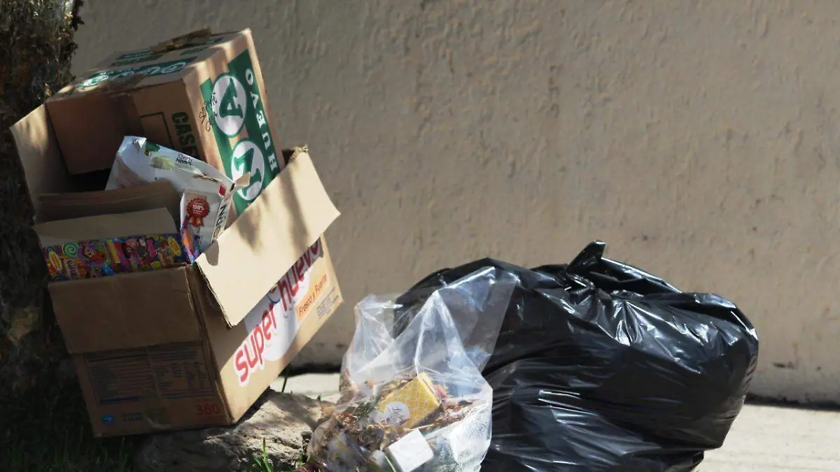 Basura_calle_Aurelio