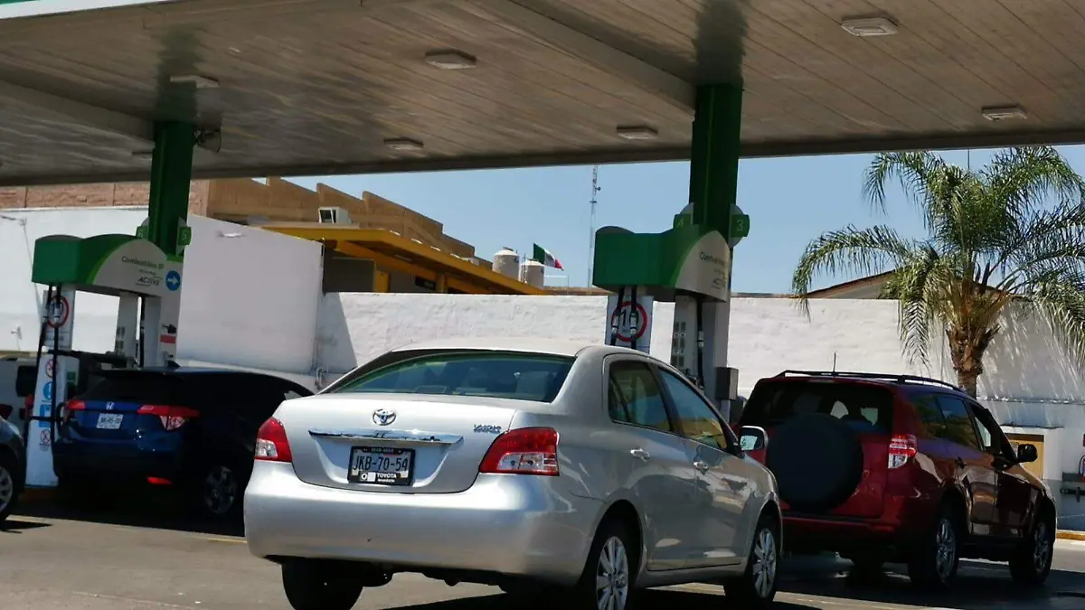 Gasolina llega a los 25 pesos por litro (2)
