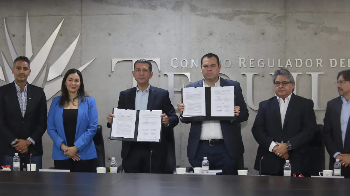 Firma de convenio Consejo Regulador del Tequila y UDG  (11).JPG