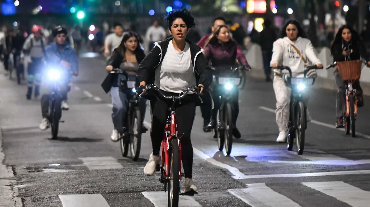 Mario Jasso Ciclitas de noche.jpg