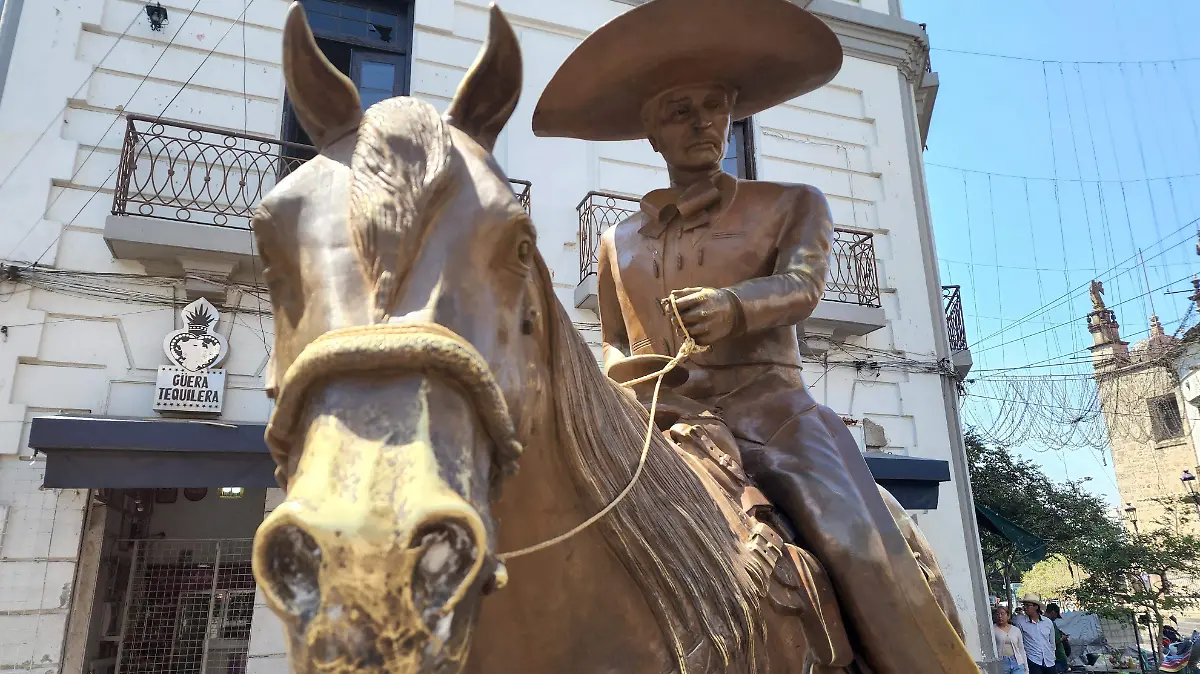 Figura de Vicente Fernández en la Plaza de los Mariachis