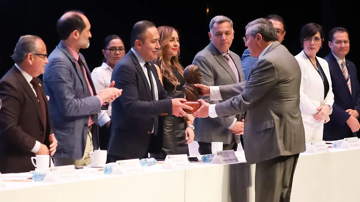 Entrega reconocimiento CIAM 2025 FR.jpeg