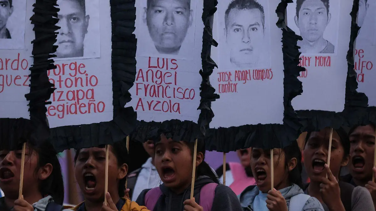 998900_Diez Años Ayotzinapa Chiapas-5_web