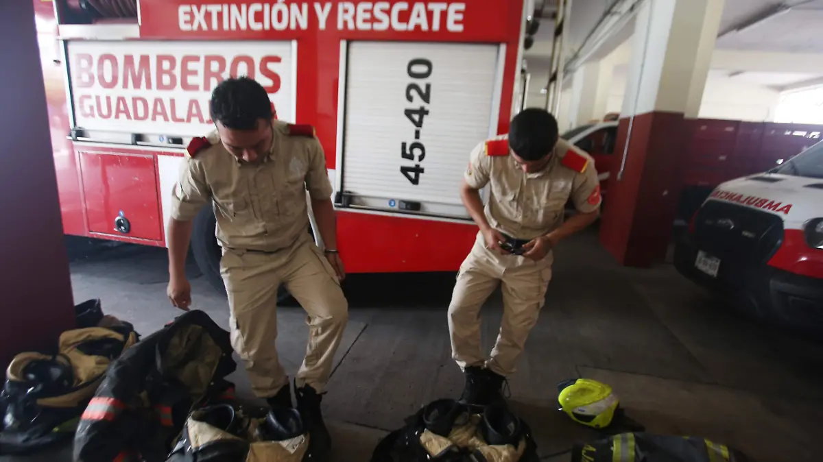 Bomberos de Gdl Foto Aurelio Magaña (6).JPG