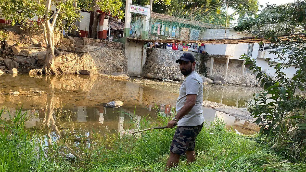 Limpieza del mercado municipal Río Cuale