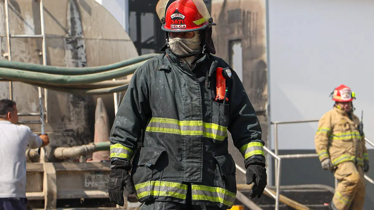 Bomberos incendio Álamo Industrial