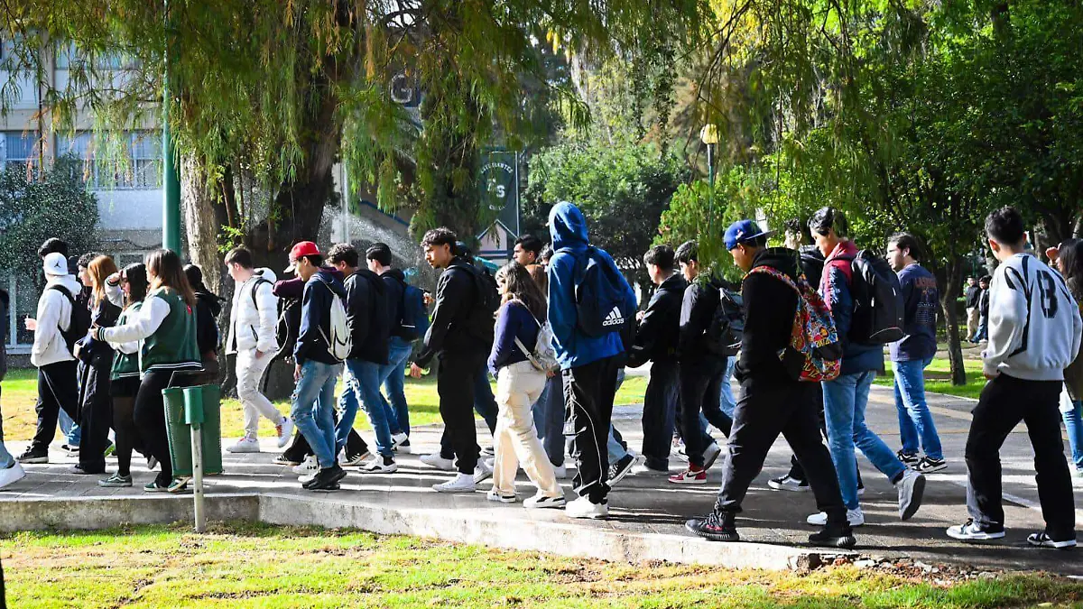 Estudiantes Foto. CUCEA Facebook