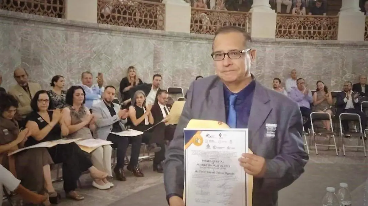 Víctor Chávez reconocimiento