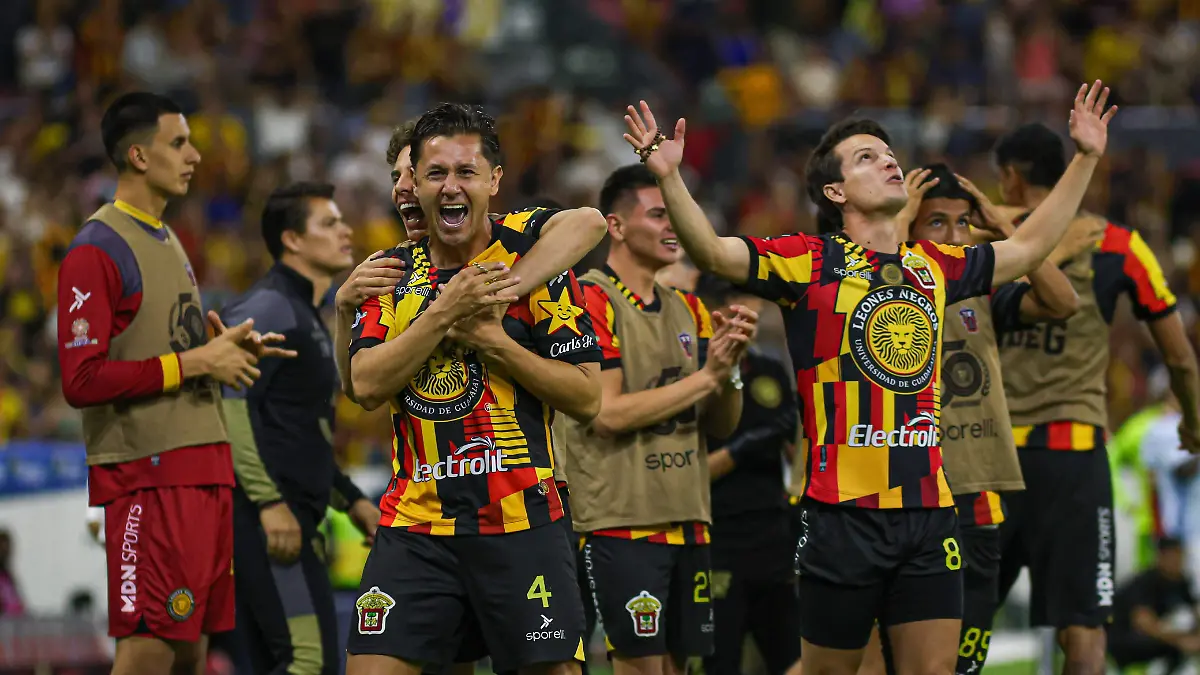 Leones Negros