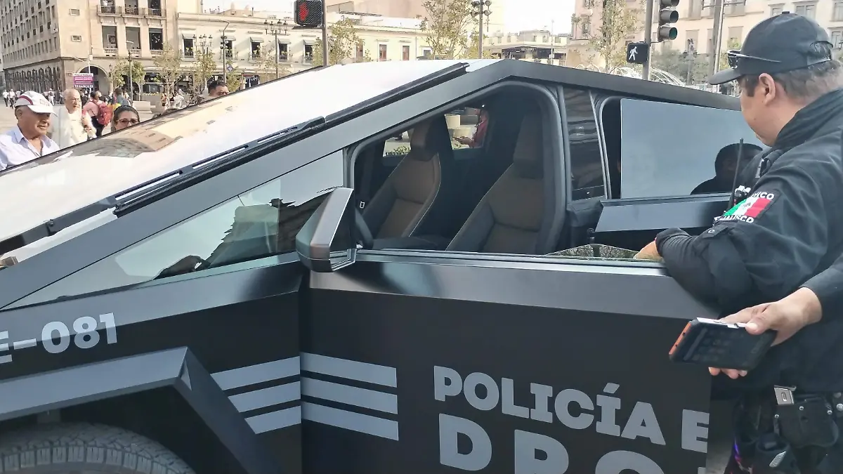 Cybertruck Aurelio Magaña  (1)