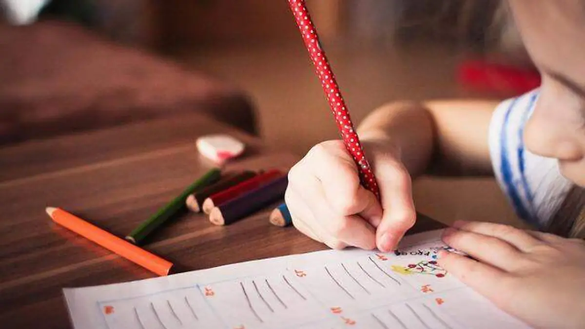 Niños dibujando
