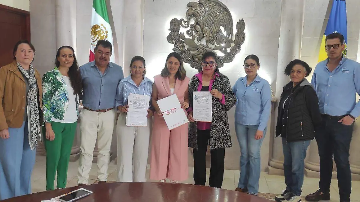 Firma convenio IDEFT y DIF