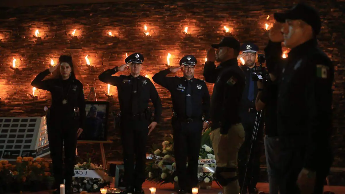 14 POLICIAS FESTEJO