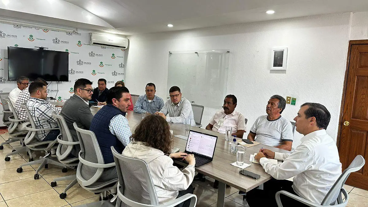 Reunión trabajadores y empresarios del Macrobus