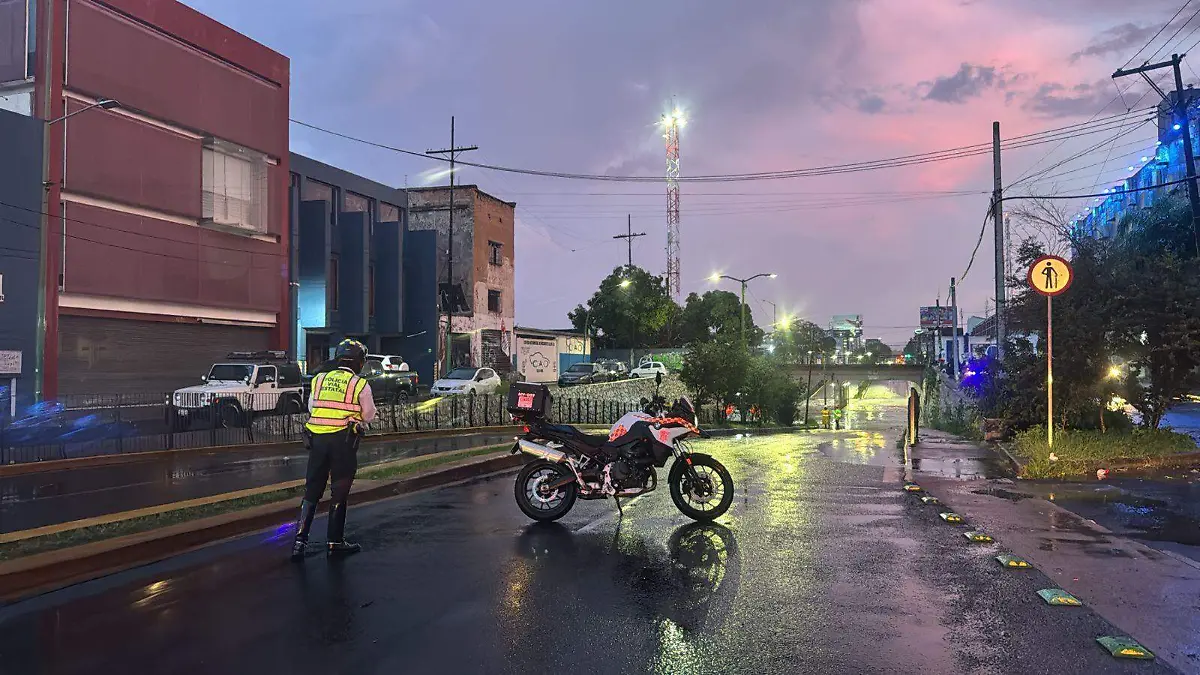 Cierre por inundación en Av. 8 de Julio y av. Washington