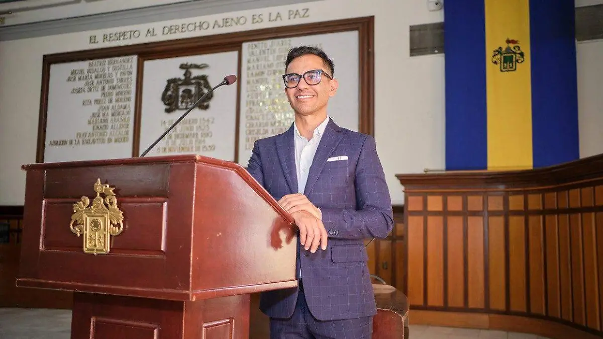 Regidor Víctor Hernández