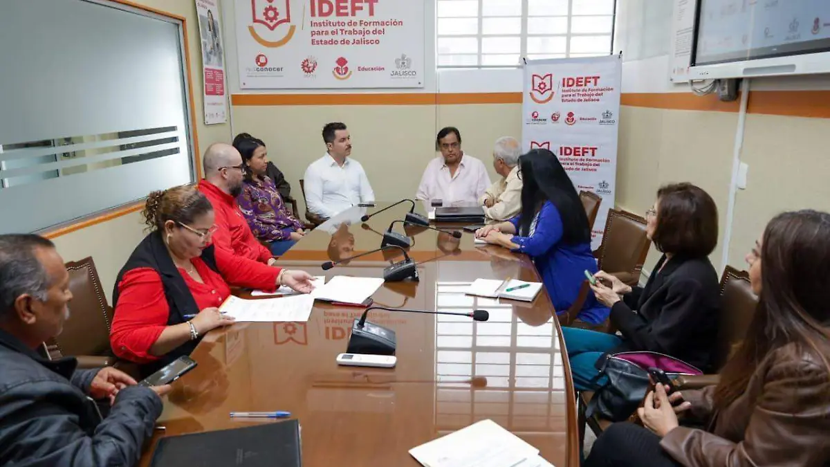 IDEFT impulsará el inglés en negocios de Jalisco
