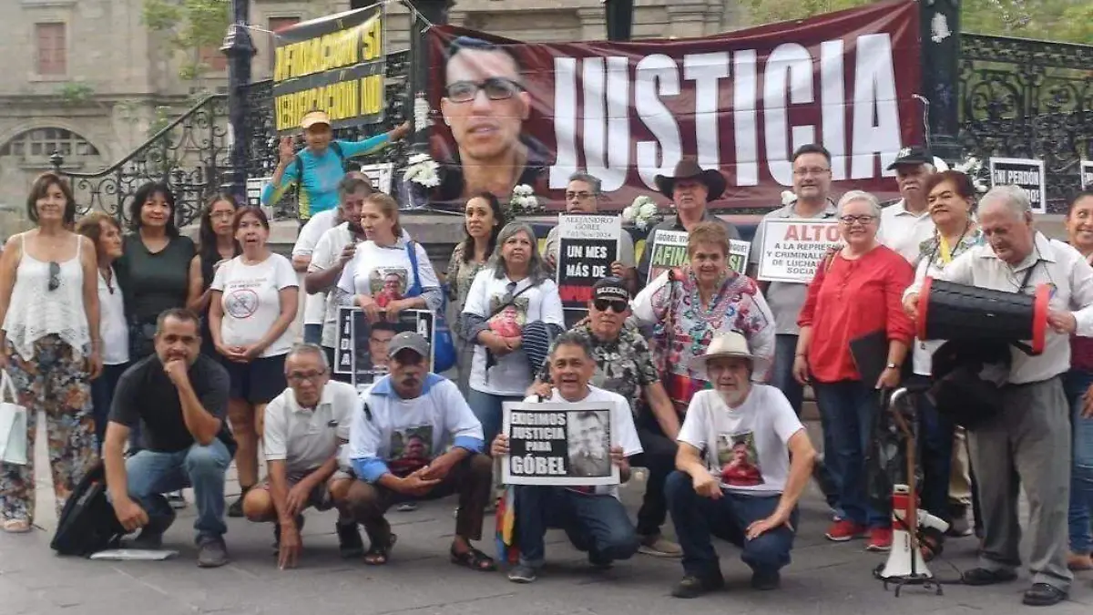 Recolectan firmas condicionante de placas VR