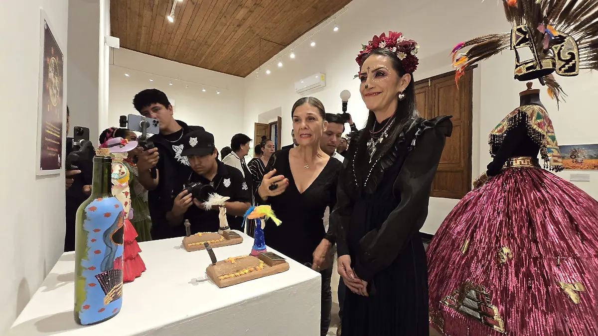 Laura Imelda Pérez acude al homenaje de la catrina Doria en Tlaquepaque