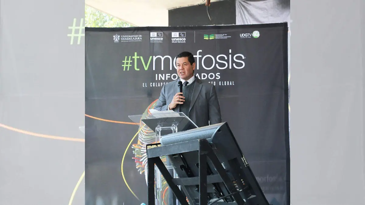 Presentación de portafolio artístico minimalista elegante blanco negro (2)