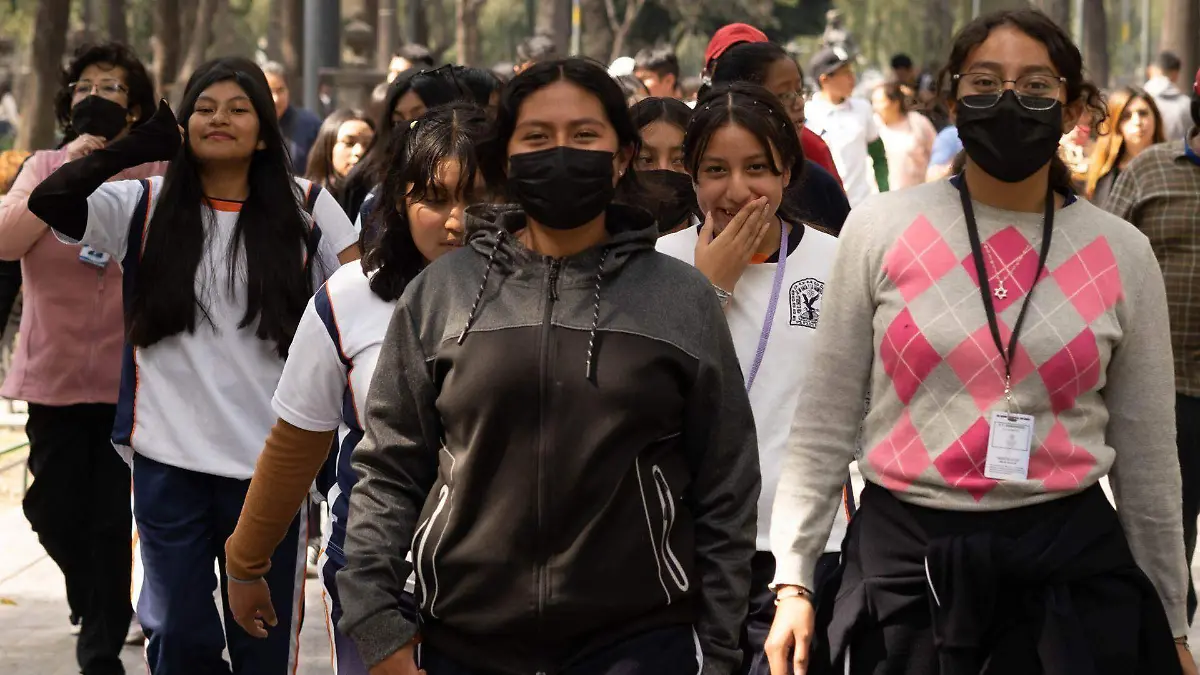 Población utilizando cubrebocas