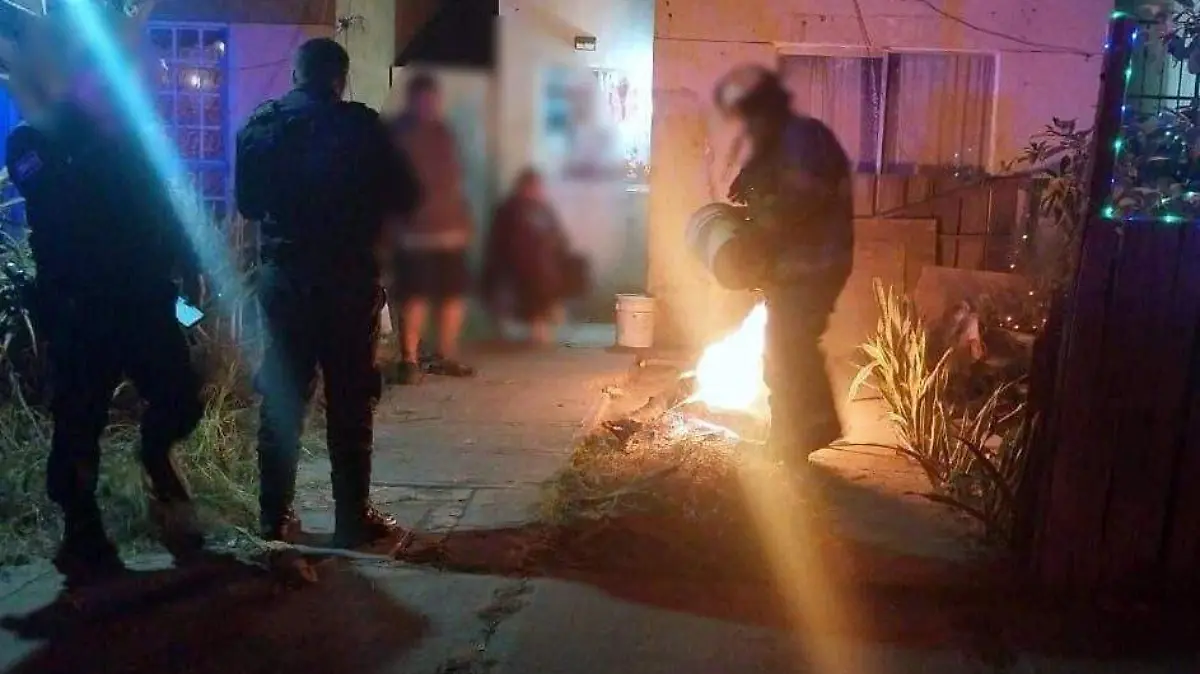 Bomberos apagan fogatas en distintos puntos de la Zona Metropolitana