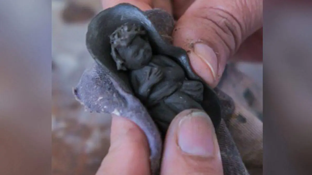 Niño rosca de reyes