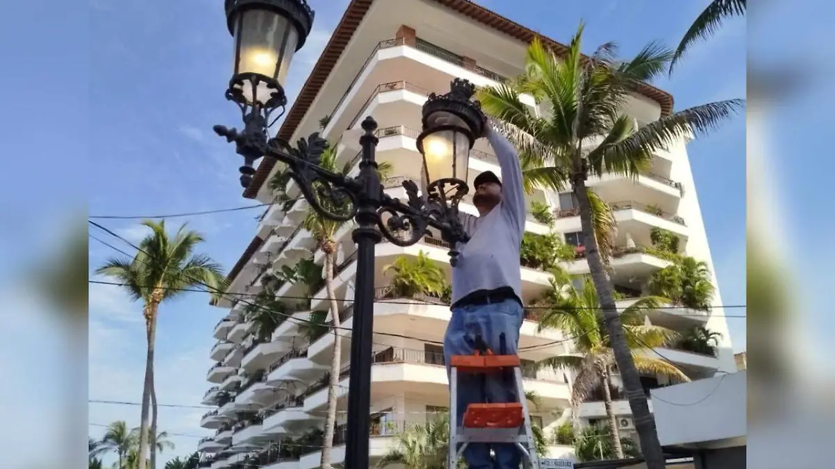 Trabajos de iluminación en Puerto Vallarta