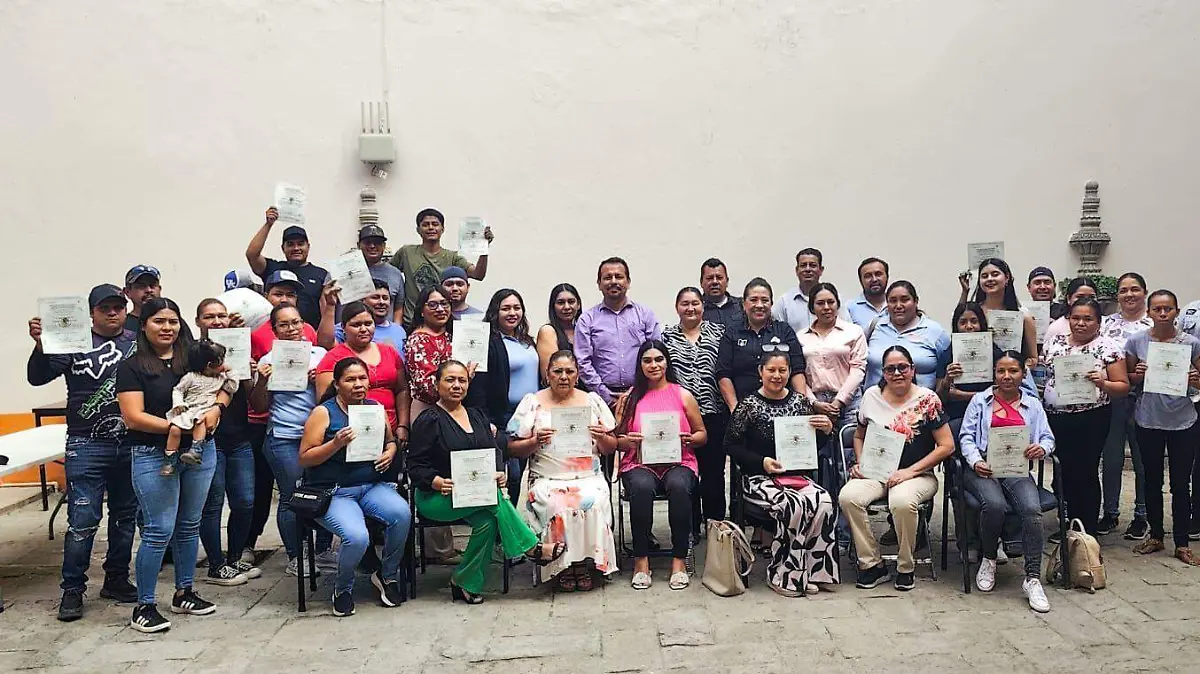 IDEFT entrega constancias