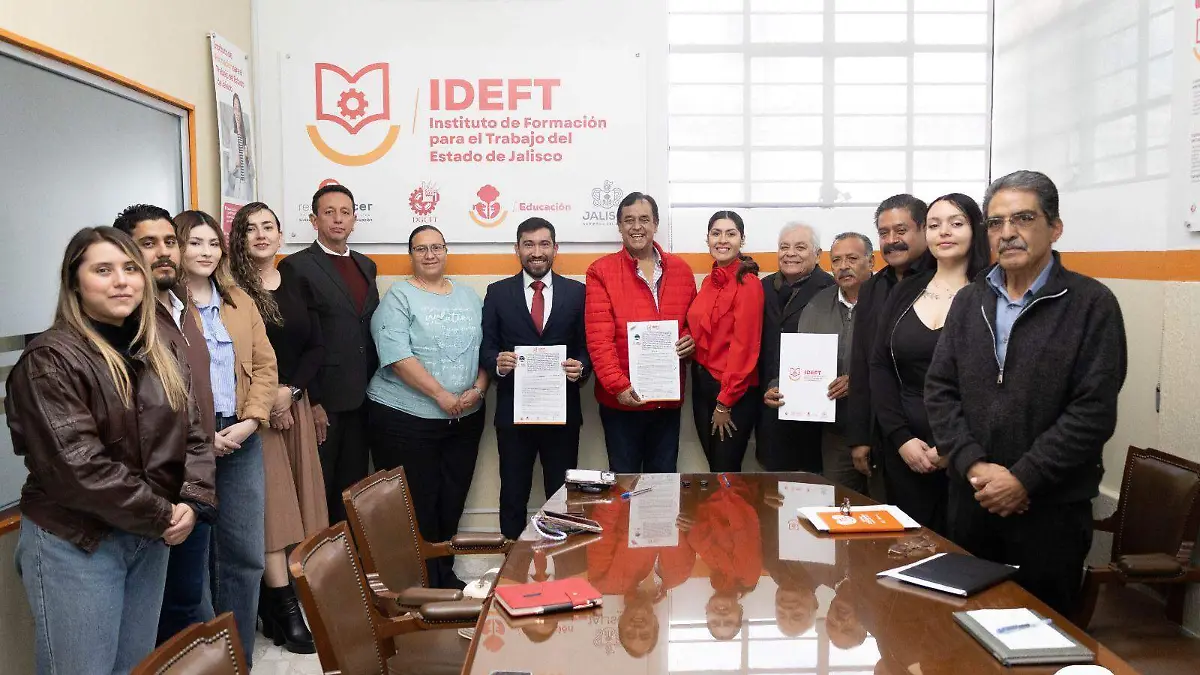 IDEFT capacita a la población