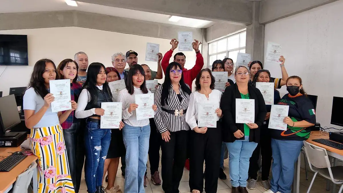 Reconoce al personal del CECyTEJ