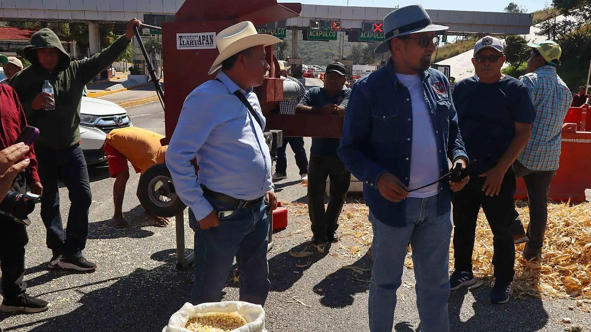 1058001_Chilpancingo Bloqueos Carreteros_web