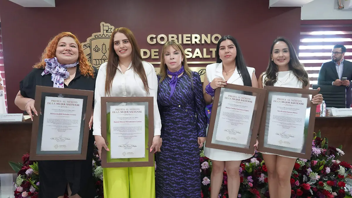 Entregan en El Salto la Presea al Mérito de la Mujer Saltense