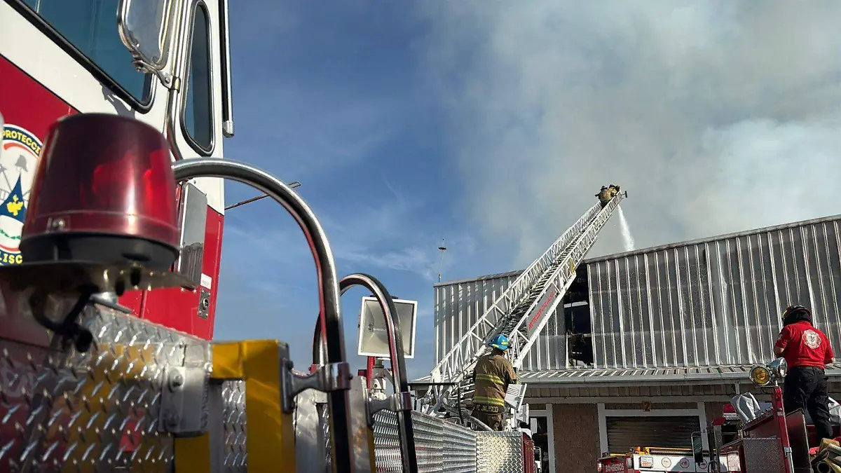 Incendio fábrica gelatinas Tlaquepaque (7)