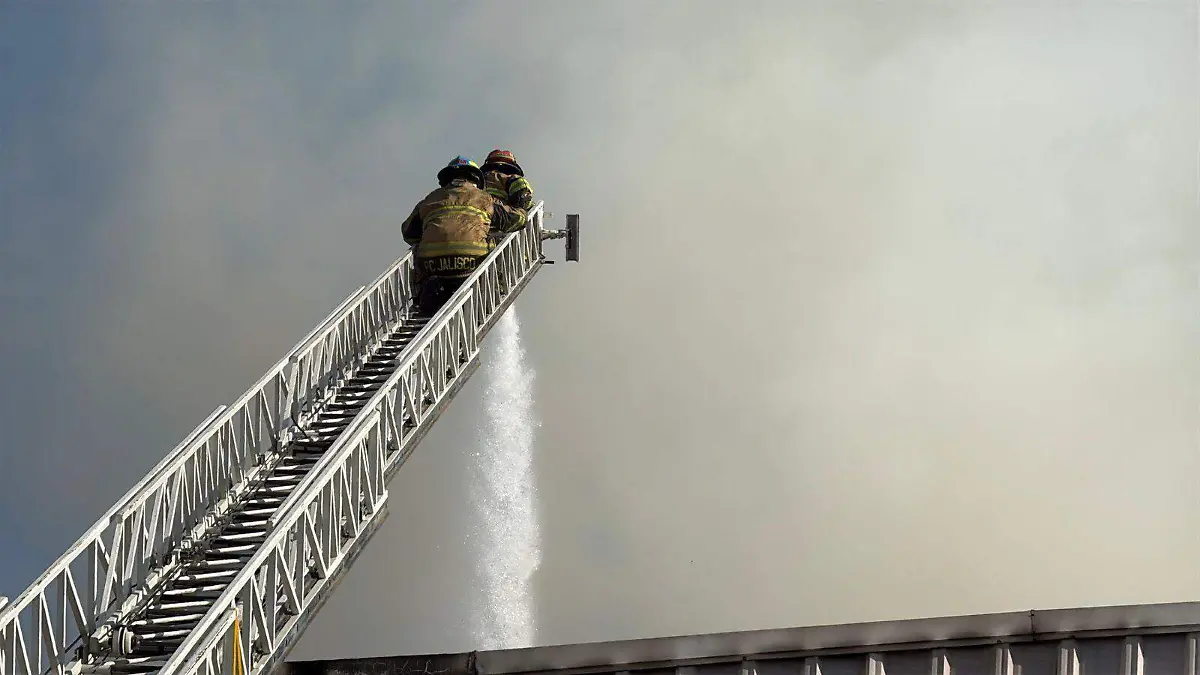 Incendio fábrica gelatinas Tlaquepaque (6).jpeg