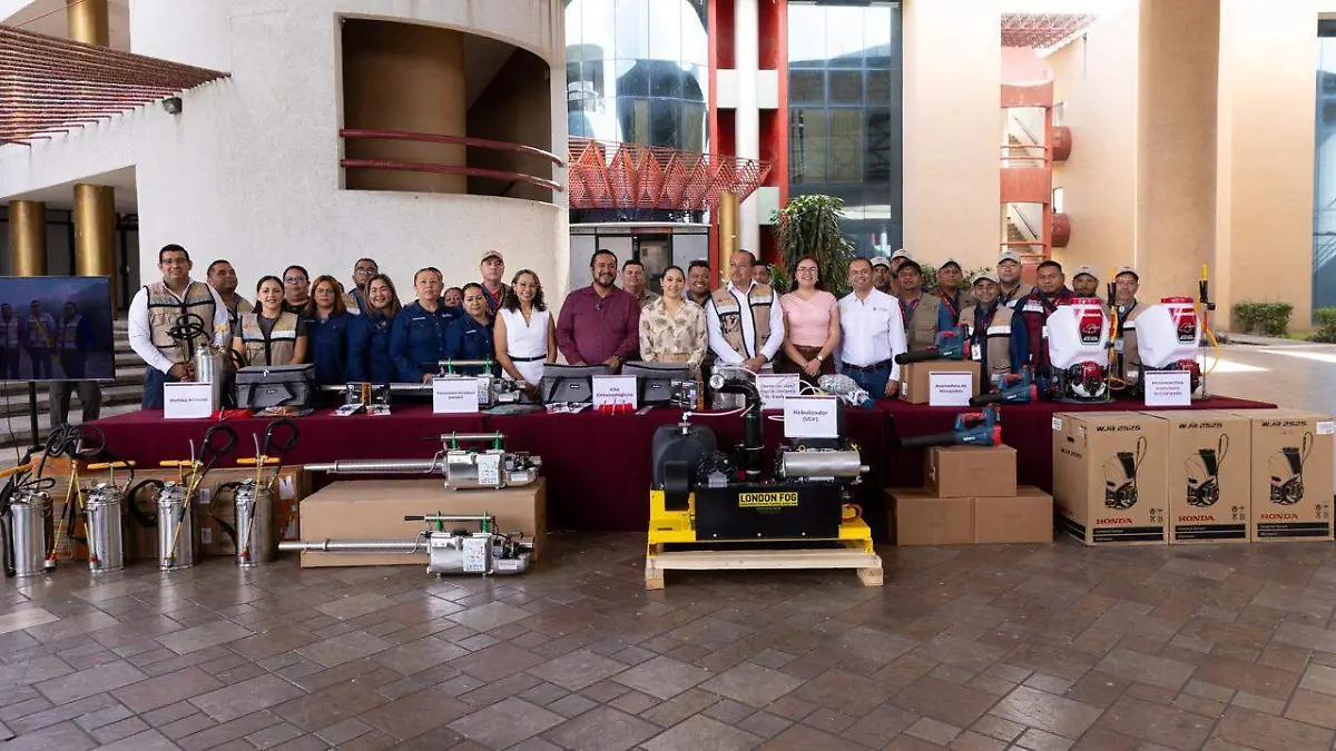 Entrega equipo para combatir chikungunya en Colima