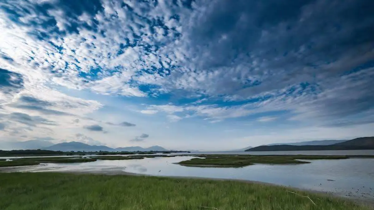 Laguna de Atotonilco Foto Jalisco es México.jpg