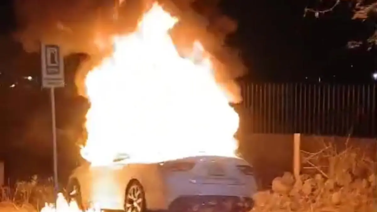 Vehículos indenciados y ponchallantas en El Arenal (1)