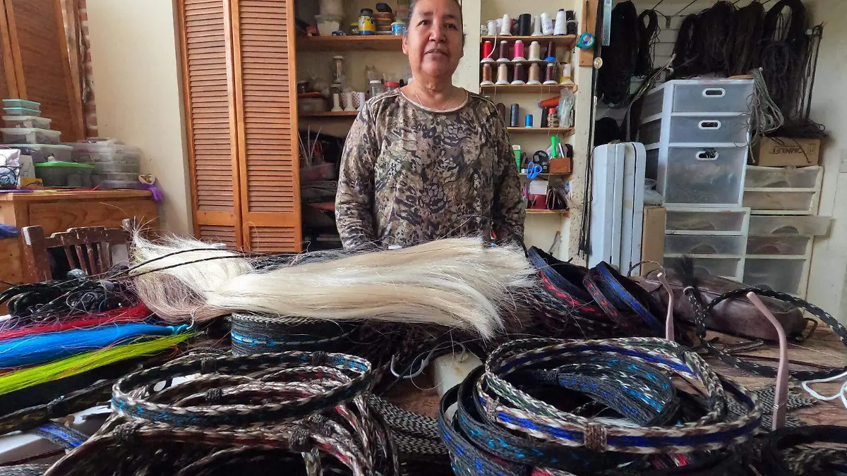 Artesanías con crin de caballo Foto Viridiana Saavedra (4)