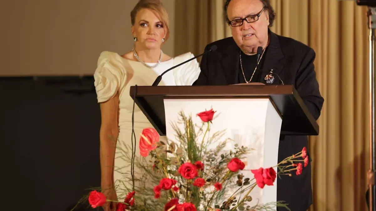 Galardón La Rosa de Oro Enrique Michel