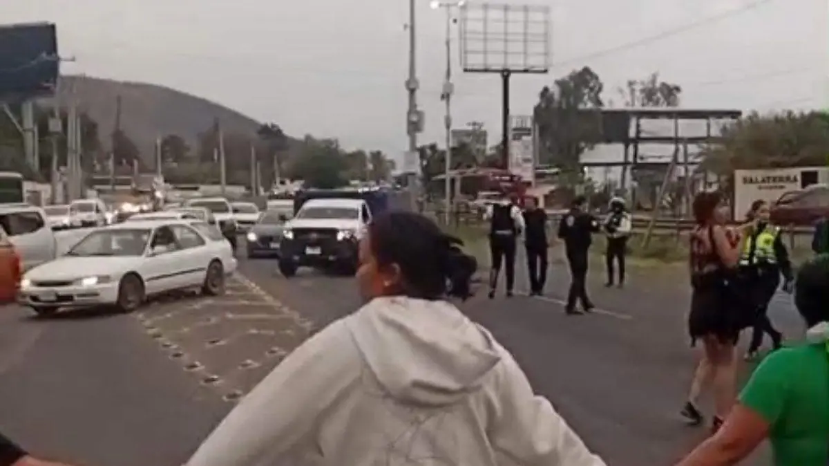 Bloqueo vecinos agua López Mateos (4)