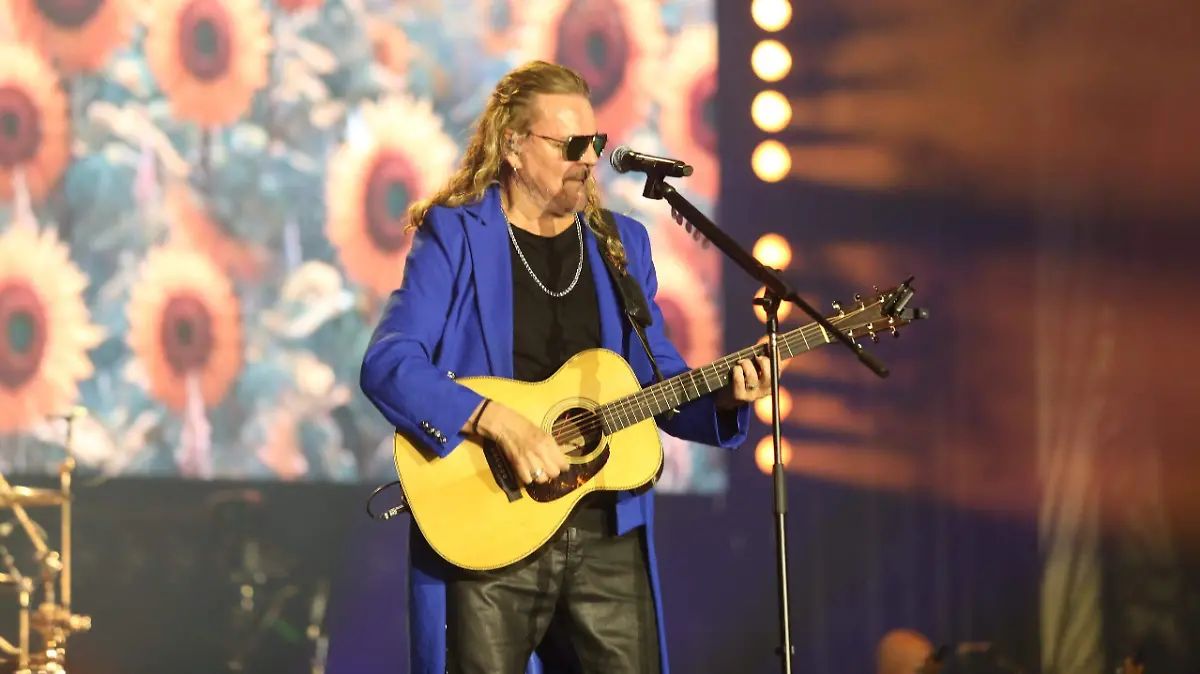 Maná se presenta con éxito en La Minerva