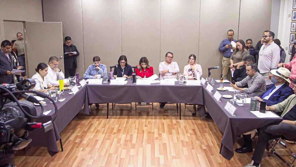 Mesa de trabajo diputados Congreso de Jalisco