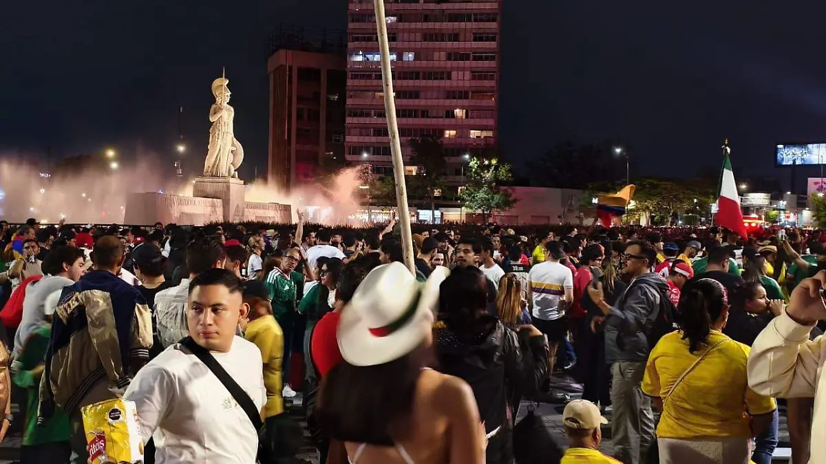 Colombianos en la Glorieta Minerva