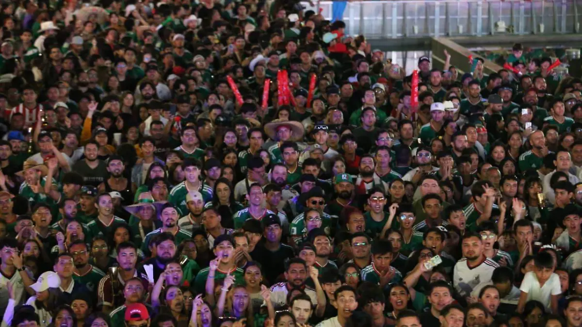 Aficionados apoyan a México