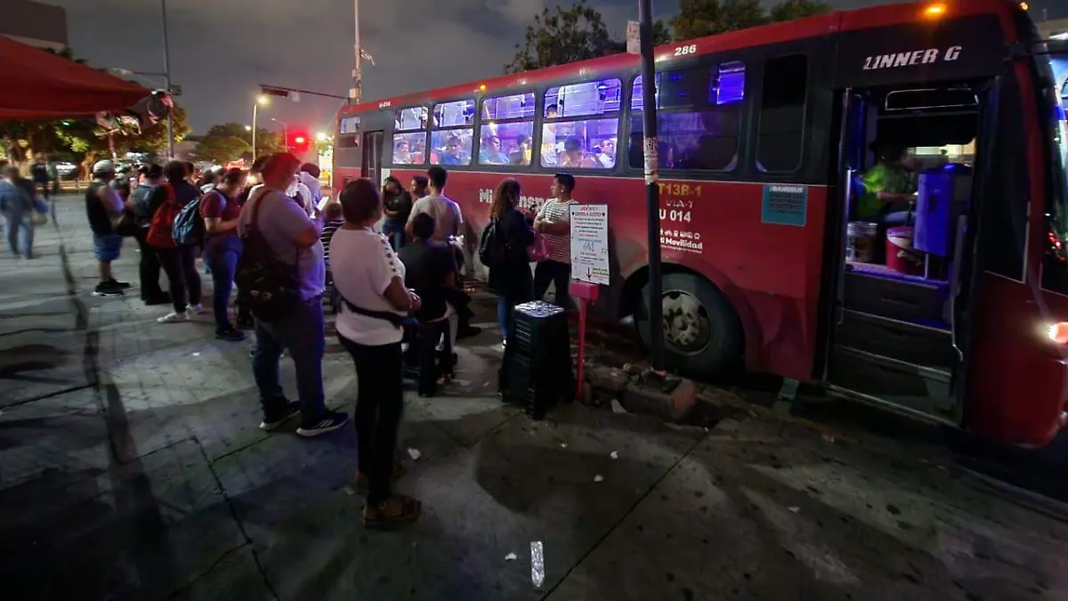 Espera transporte público