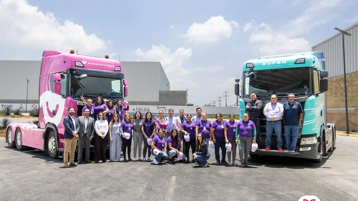 Mujeres reciben capacitación (2)