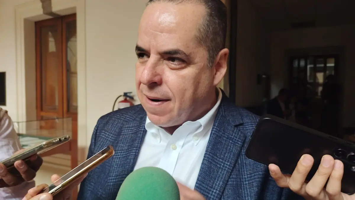 Diputado Enrique Velázquez