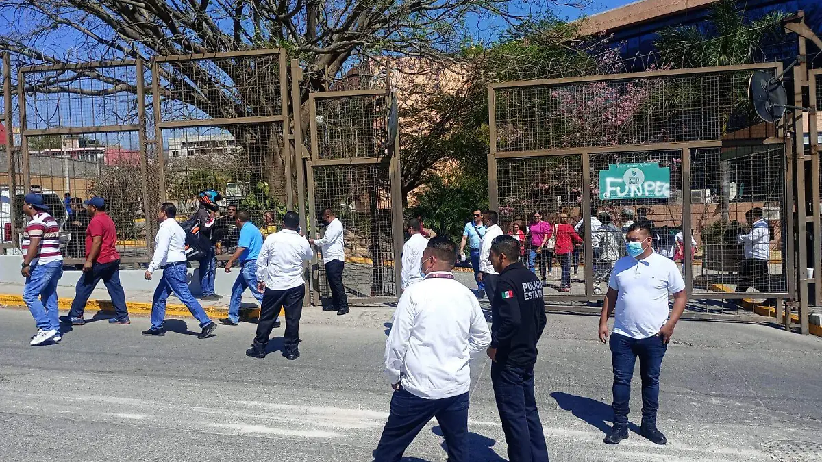 evacuan-trabajadores-gobierno